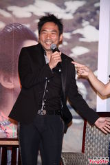 组图：刘若英为新专辑庆功 低调谈婚姻生活