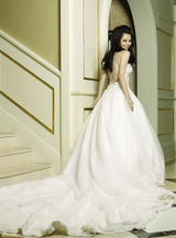 高清图：徐若瑄精选嫁衣登《时尚新娘》 