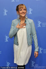 幻灯图集：《一个好人》柏林记者会 女主角笑容灿烂