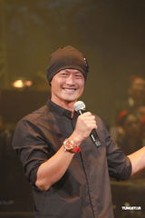 组图：黄贯中开唱未见朱茵 陈豪黄德斌助阵