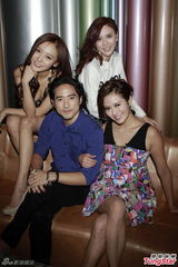 组图：何佩瑜强抢林德信 许奕妮曾被引诱吸毒