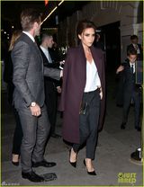 组图：贝克汉姆一家盛装亮相 辣妹摆酷三子型爆