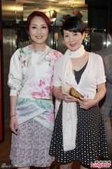 组图：杨千嬅珍惜身边人 有意让儿子学粤剧