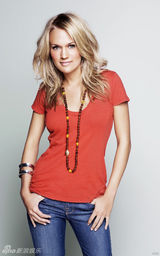 组图：凯莉-安德伍德休闲写真 大曝养颜秘诀