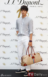 组图：孙艺珍李真旭等出席名品庆典活动