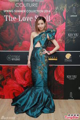 组图：吴雨霏无惧发烧秀性感 张敬轩没胆上歌手