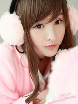 幻灯图集：小龙女彤彤冬日写真 粉嫩装扮可爱