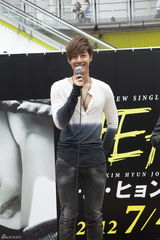 高清图：金贤重日本举行握手会五千多粉丝聚集