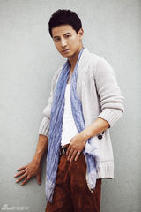 组图：钱泳辰夏日写真 飘逸儒雅虏获人心