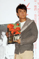 组图：张信哲担任剧场团长 不惧与王伟忠比舞台剧