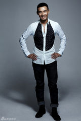 组图：张铎型男风格写真英姿飒爽