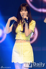 组图：少女时代泰蒂徐俏丽献歌WAPOP公演