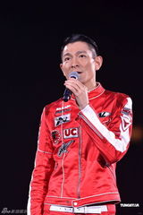 组图：刘德华个唱郑伊健献唱 互相捧场宣传3月个唱