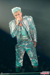 高清图：郭富城透视装秀胸肌 演唱会虚惊一场