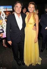 组图：布莱克明黄色礼服闪耀《野蛮人》纽约首映