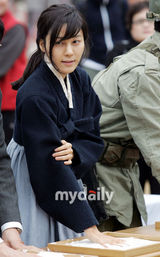 幻灯图：苏志燮金荷娜出席《Road No.1》签约仪式 