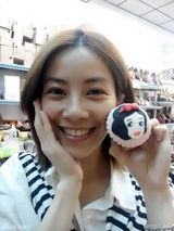 组图：徐怀钰度假兴奋合影草泥马 36岁仍似少女