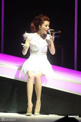 组图：A-Lin台北唱天后歌 大秀120公分修长美腿