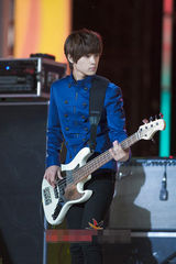 组图：韩团FT Island精彩献唱 主唱弘基再成焦点