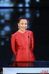 组图：刘嘉玲刘德华为《寒战》颁发最佳影片奖