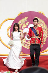 高清组图：韩星李胜基河智苑新剧幸福订婚照曝光