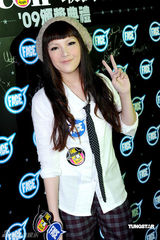 幻灯：容祖儿成潮人标杆自称意外 坦言私下很邋遢  