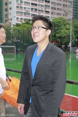 组图：霍启刚霍启山心情大好 否认成立教学基金