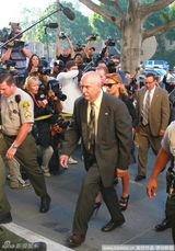 组图：林赛-罗韩戒毒未果再遭监禁 律师争取获保释