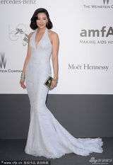 组图：章子怡豹纹惹眼 张雨绮深V秀美胸