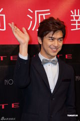 组图：陈柏霖鼓励选手自信 理想情人要独一无二