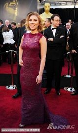 组图：斯嘉丽-约翰逊红毯秀 镂空蕾丝长裙典雅大方 