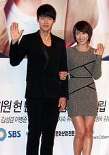 组图：玄彬河智苑亲密携手宣传新剧《秘密花园》