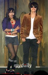 幻灯图集：09SBS电视台歌曲大典彩排现场 星光熠熠