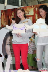 组图：岑丽香开心拍古装剧 米雪将性感演粤剧