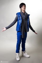 组图：赵文浩拍摄动感写真展现全新自我