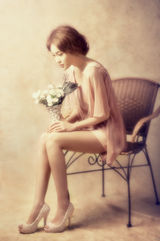 组图：赵晨妍油画唯美写真 画卷中走出的俏佳人