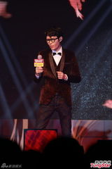 组图：容祖儿否认妒忌王菀之夺奖 陈奕迅力挺