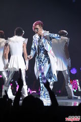 组图：罗志祥热力开唱 与萧亚轩上演贴身热舞