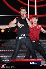 组图：众韩星开唱 EXO-K霸气T-ara性感