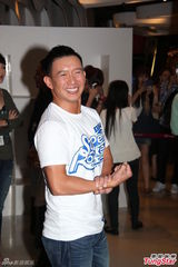 组图：《烂滚夫妻》首映 杜汶泽周秀娜造势