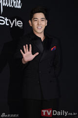 组图：韩彩英SJ强仁等出席活动 朴信惠黑裙红唇