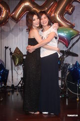 组图：SHE失落金曲奖仍庆功 Ella为Selina数度哽咽