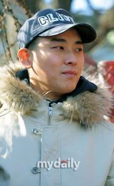 幻灯图集：韩国演员朱智勋入伍现场 为当兵做足准备