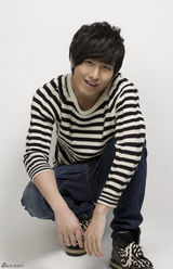 组图：成毅写真阳光轻松活力十足