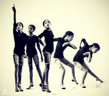 组图：威尔史密斯温馨全家福 儿子贾登半裸卖萌