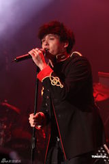 组图：倪安东英式军礼服献唱 Ella录VCR助阵