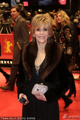 组图：《应许之地》首映 简-方达穿皮草助阵