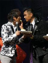 组图：羽泉台湾宣传通告多 范范黑人助阵