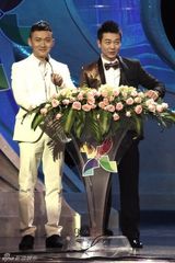 组图：吴樾获最佳男主角 豹纹西装红毯抢镜