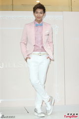 组图：炎亚纶合作宅男女神李毓芬 称其像小女孩